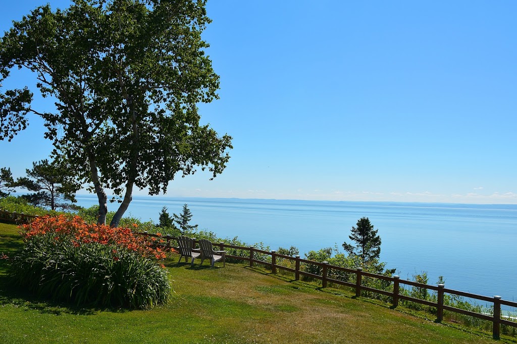 Restaurant La Marée Haute | 444 Chemin de la Baleine, La Baleine, QC G0A 2A0, Canada | Phone: (418) 438-2711