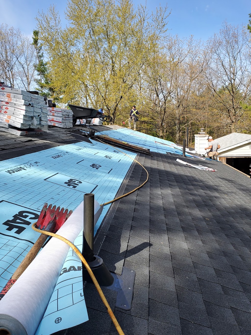 Canadian Style Roofing | 257 Dodson Rd, Barrie, ON L4N 4T6, Canada | Phone: (437) 533-4627