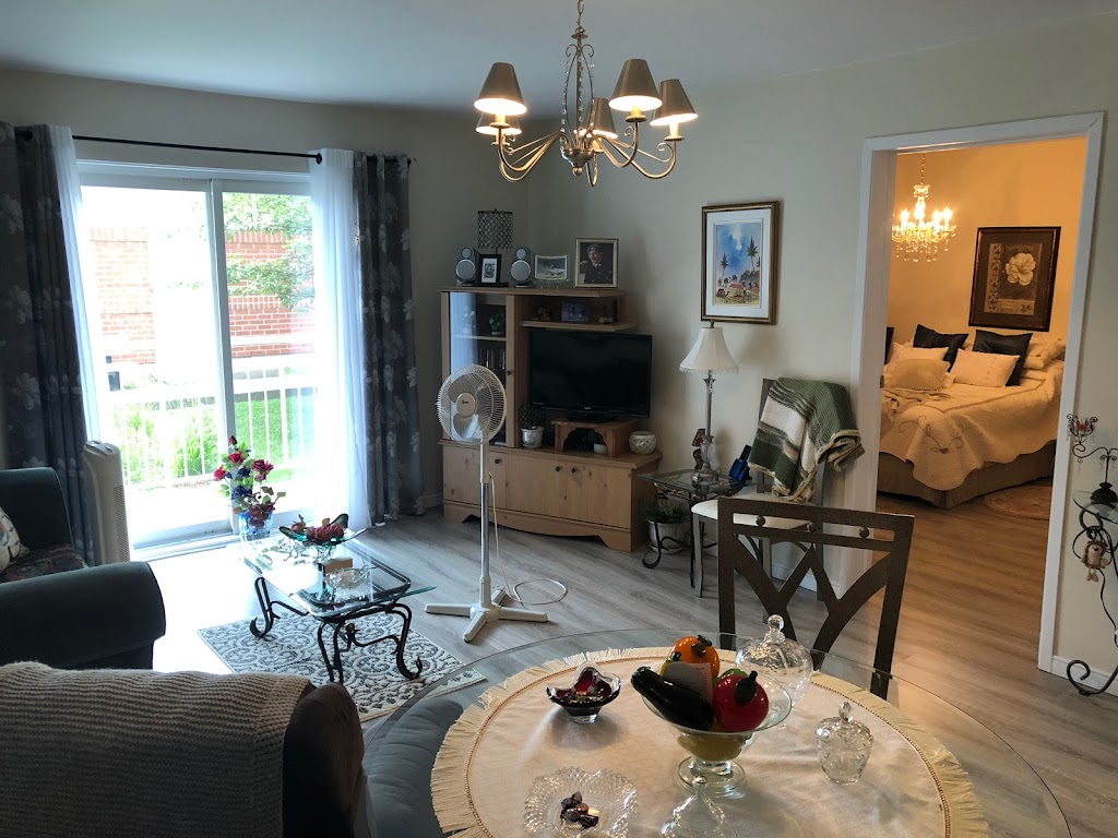 Villa Beauvoir | 1045 Av. du Pont S, Alma, QC G8B 7X1, Canada | Phone: (418) 668-6852