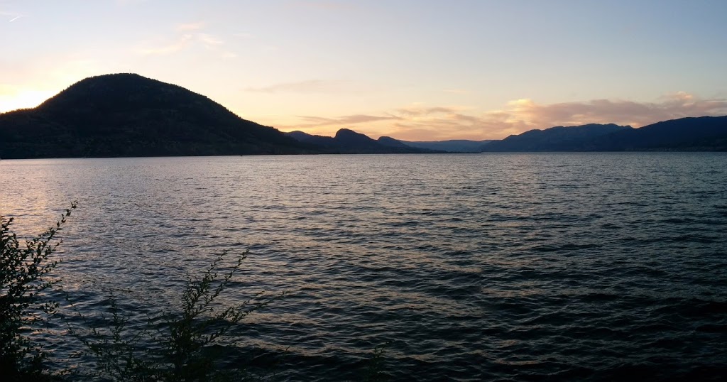 Okanagan Lake Park Dog Beach | 11-, 15 Ellis St, Penticton, BC V2A 4L4, Canada