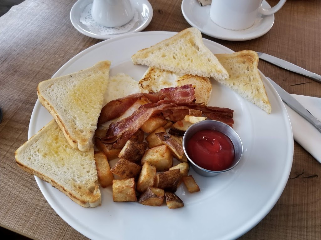 Pebbles Restaurant | 5454 Trail Ave, Sechelt, BC V0N 3A0, Canada | Phone: (604) 885-5811