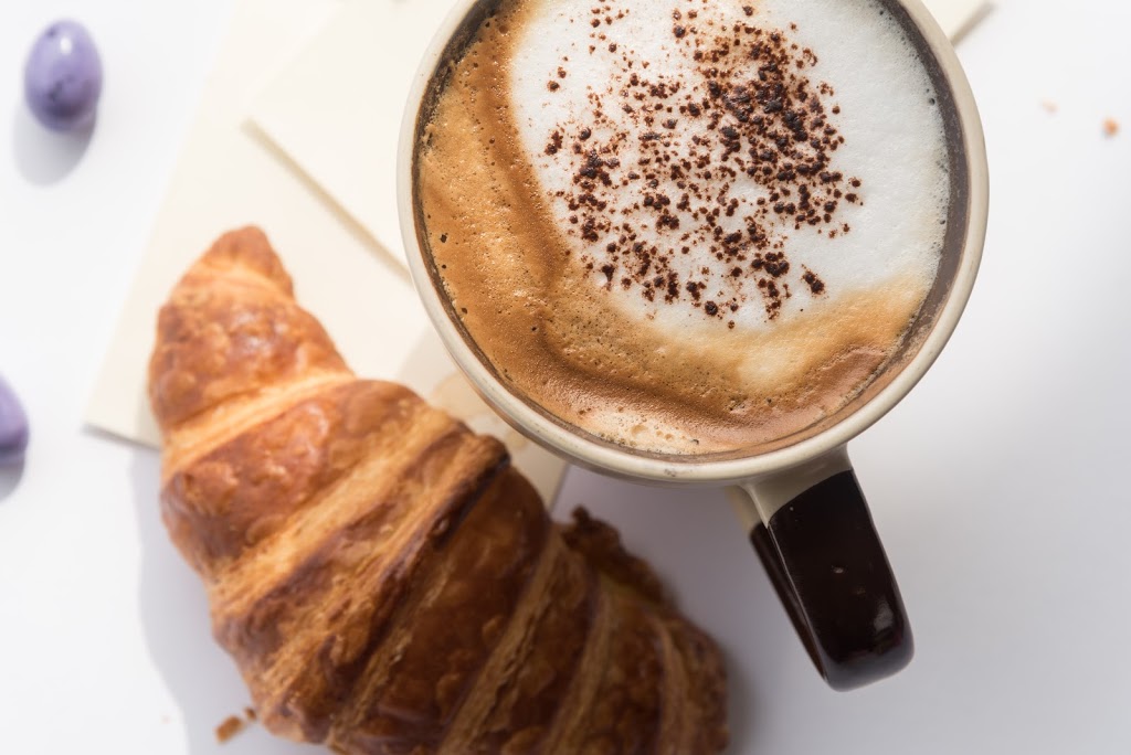 Pâtisserie La Cigogne | 1626 Bayview Ave, Toronto, ON M4G 3B7, Canada | Phone: (416) 487-1234