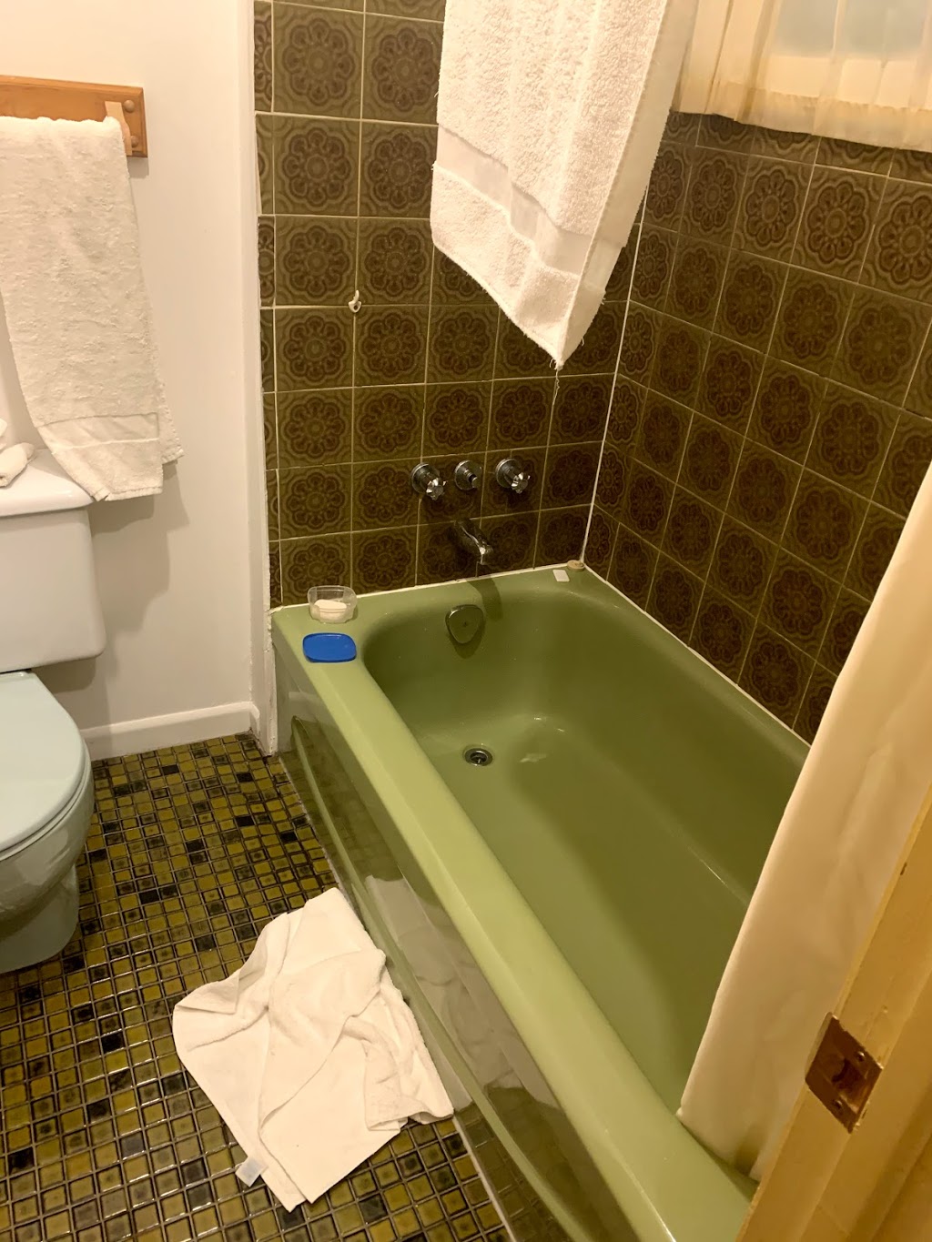 Auberge La Coudrière (Cool Hotel) | 2891 Chemin des Coudriers, La Baleine, QC G0A 2A0, Canada | Phone: (418) 438-2838