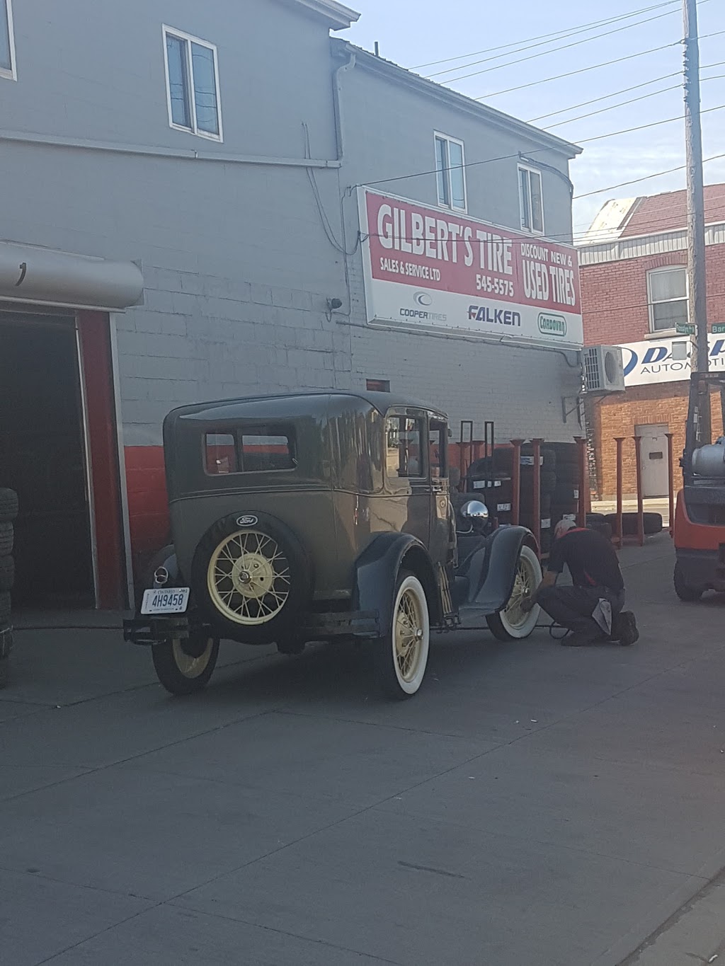 Gilberts Tire Sales & Service Ltd | 1019 Barton St E, Hamilton, ON L8L 3E4, Canada | Phone: (905) 545-5575
