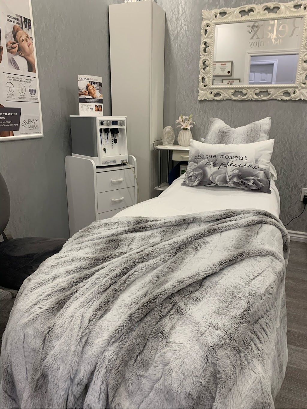 MC Laser Clinic & Hair Salon | 1200 Prince of Wales Dr f, Ottawa, ON K2C 3Y4, Canada | Phone: (613) 739-7748