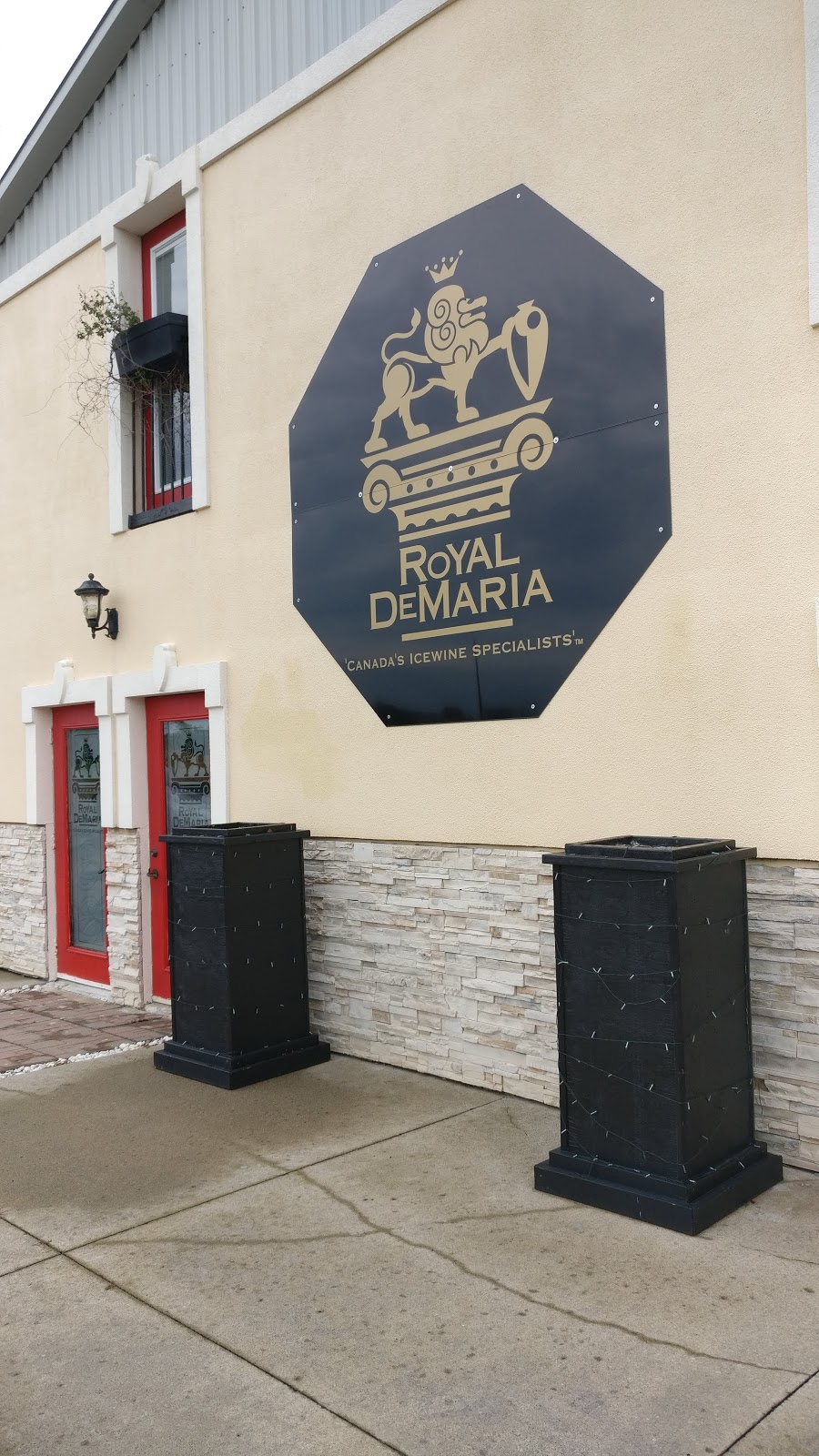 Royalde Maria | 4551 Cherry Ave, Beamsville, ON L0R 1B1, Canada | Phone: (905) 562-1380