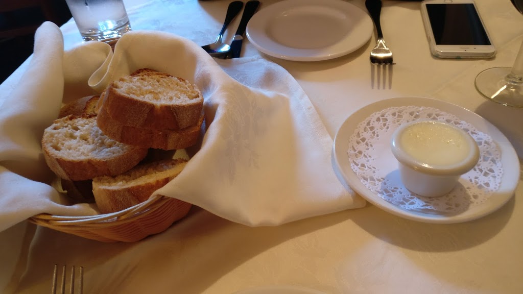 Le Montmartre | 911 Sheppard Ave W, North York, ON M3H 2T7, Canada | Phone: (416) 630-3804