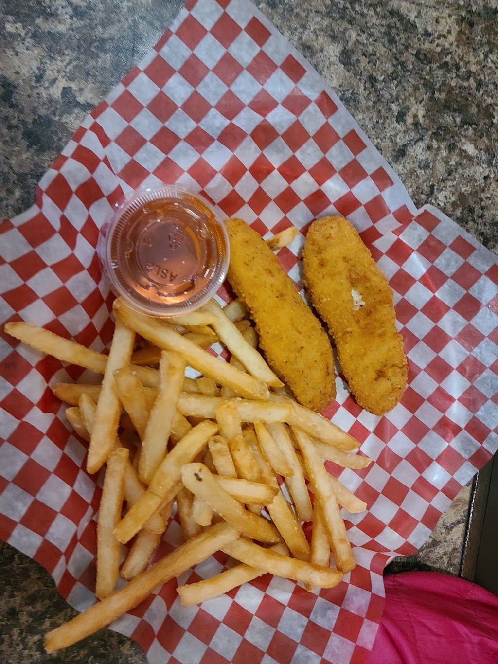 Family And Friends Restaurant | 45 Broadway St N, Kensington, PE C0B 1M0, Canada | Phone: (902) 291-3334