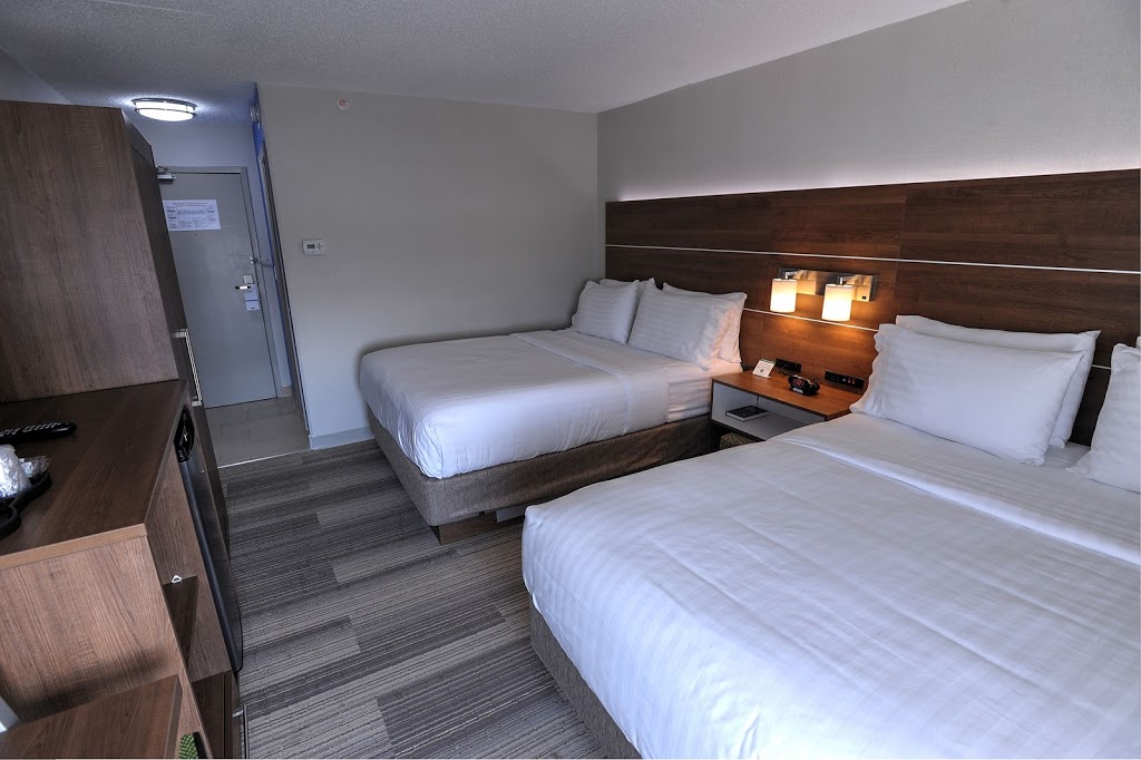 Holiday Inn Express & Suites Toronto Airport West | 5599 Ambler Dr, Mississauga, ON L4W 3Z1, Canada | Phone: (905) 624-9500