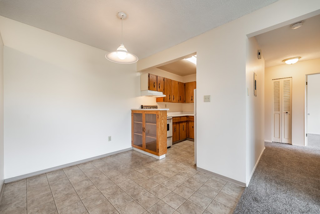 Gorge Vale Apartments | 1180 Colville Rd, Victoria, BC V9A 4P7, Canada | Phone: (250) 360-1983