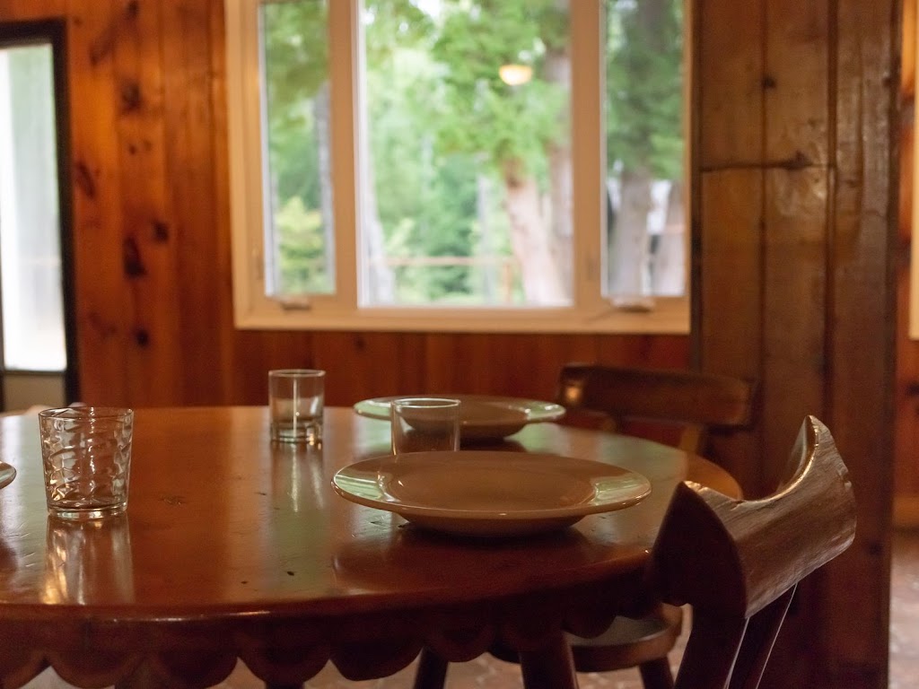 Eat At Red Bay Lodge | 462 Huron Rd, Mar, ON N0H 1X0, Canada | Phone: (226) 910-1099