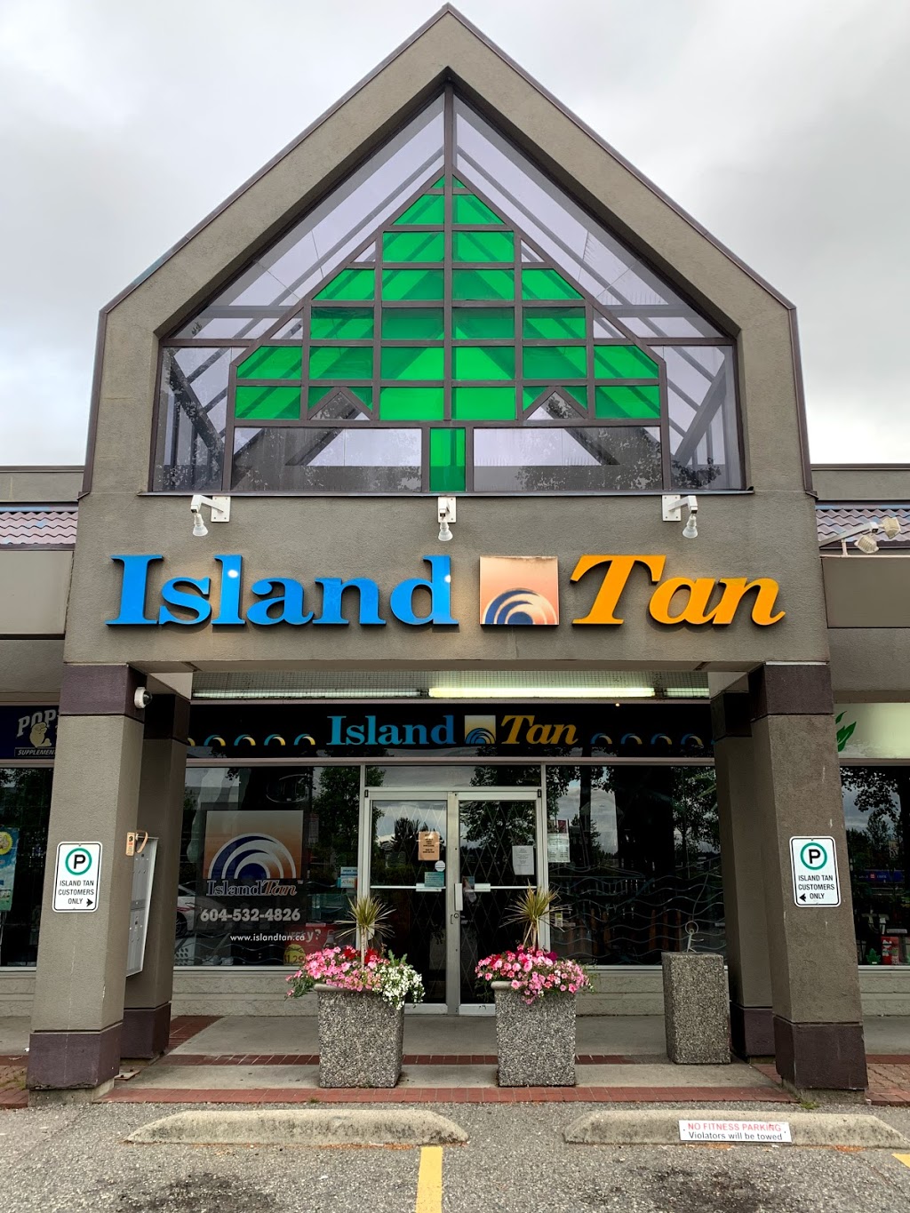 Island Tan | 19925 Willowbrook Dr, Langley City, BC V2Y 1A7, Canada | Phone: (604) 532-4826