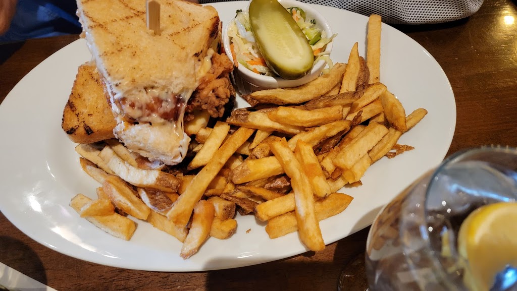 Arthurs Pub | 930 Burnham St, Cobourg, ON K9A 2X9, Canada | Phone: (905) 372-9940