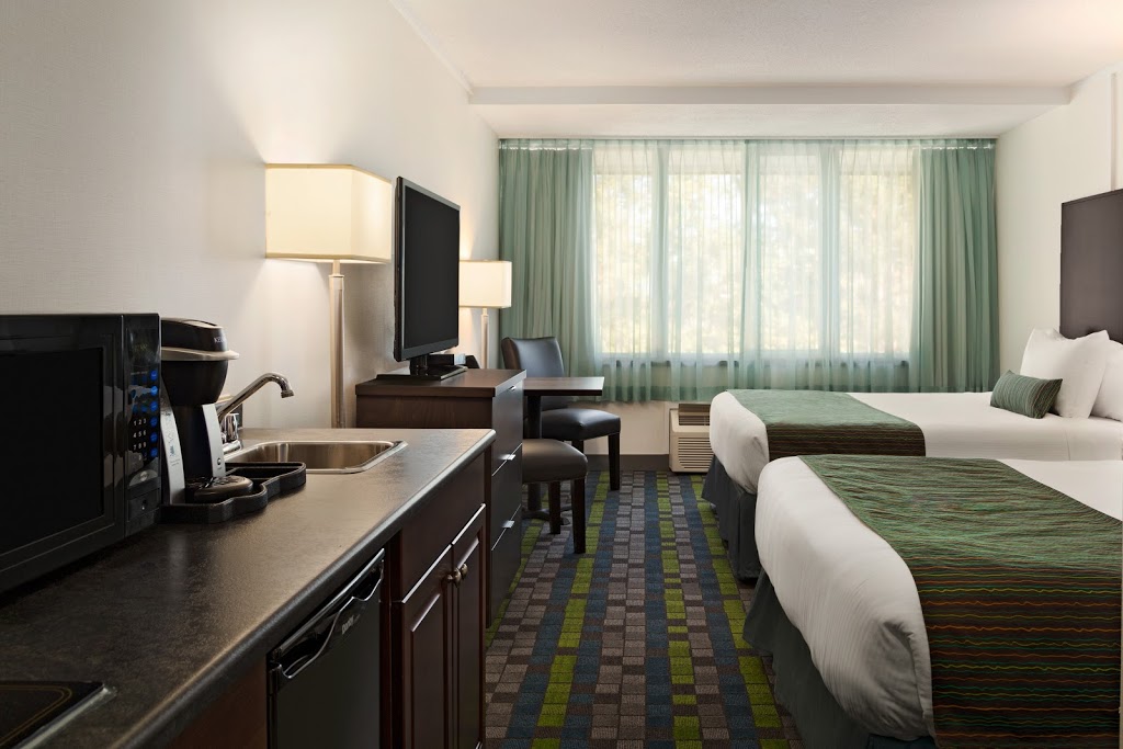 Travelodge by Wyndham Victoria Airport | 2280 Beacon Ave W, Sidney, BC V8L 1X1, Canada | Phone: (250) 656-1176