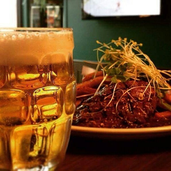 Le Mamzelle Pub | 382 Rue Principale O, Magog, QC J1X 2A9, Canada | Phone: (819) 769-8665