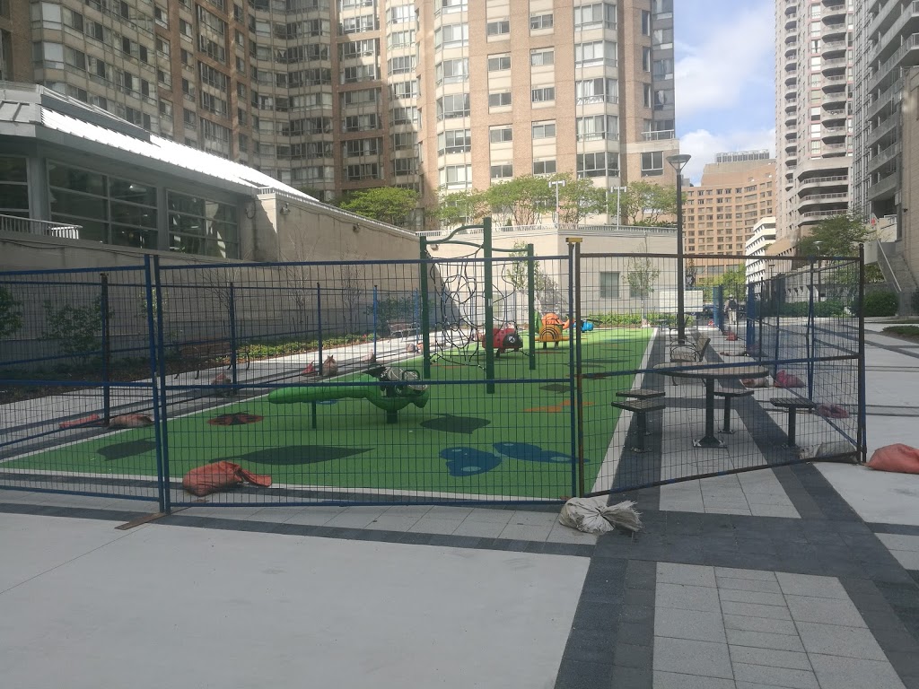 College Park - Barbara Ann Scott Ice Trail | 33 College St, Toronto, ON M5G 2B3, Canada