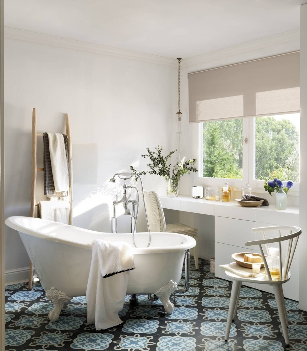 Deluxe bathtub refinishing | 1345 Lawrence Ave W, North York, ON M6L 1B4, Canada | Phone: (289) 221-6335