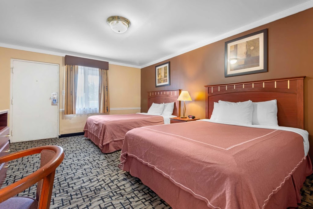 Rodeway Inn & Suites Clarence/Buffalo East | 9370 Main St, Clarence, NY 14031, USA | Phone: (716) 759-6845