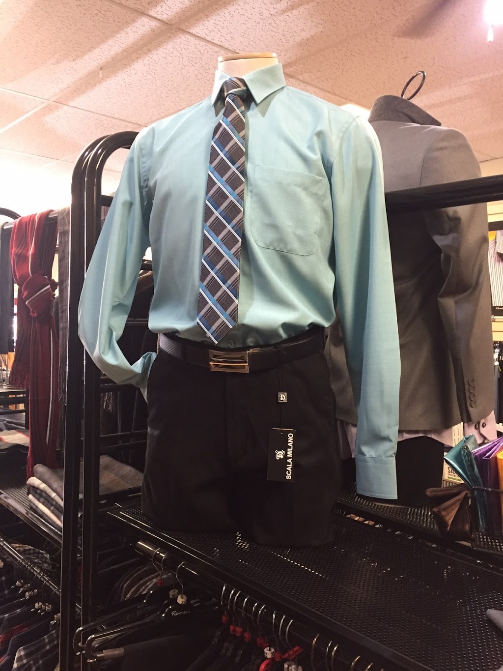Winstons Mens Wear | 8 Courthouse Square, Goderich, ON N7A 1M3, Canada | Phone: (519) 440-0633