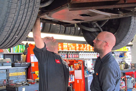 Kingsway Auto | 56 Six Point Rd, Etobicoke, ON M8Z 2X2, Canada | Phone: (416) 233-8823