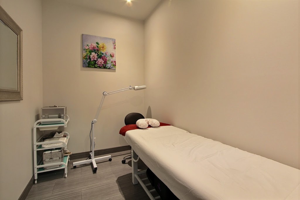 Noémie Ongles & Spa | 2100 Boulevard le Corbusier Local 5, Laval, QC H7S 2C9, Canada | Phone: (579) 640-6888
