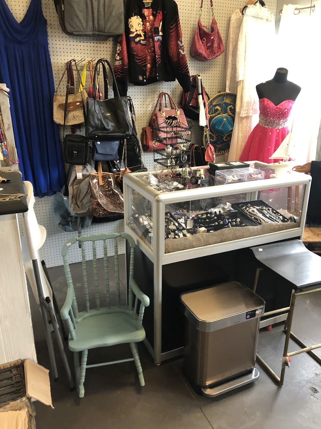 Turn Around Collectables | 277 Chatham St S, Blenheim, ON N0P 1A0, Canada | Phone: (226) 627-0252