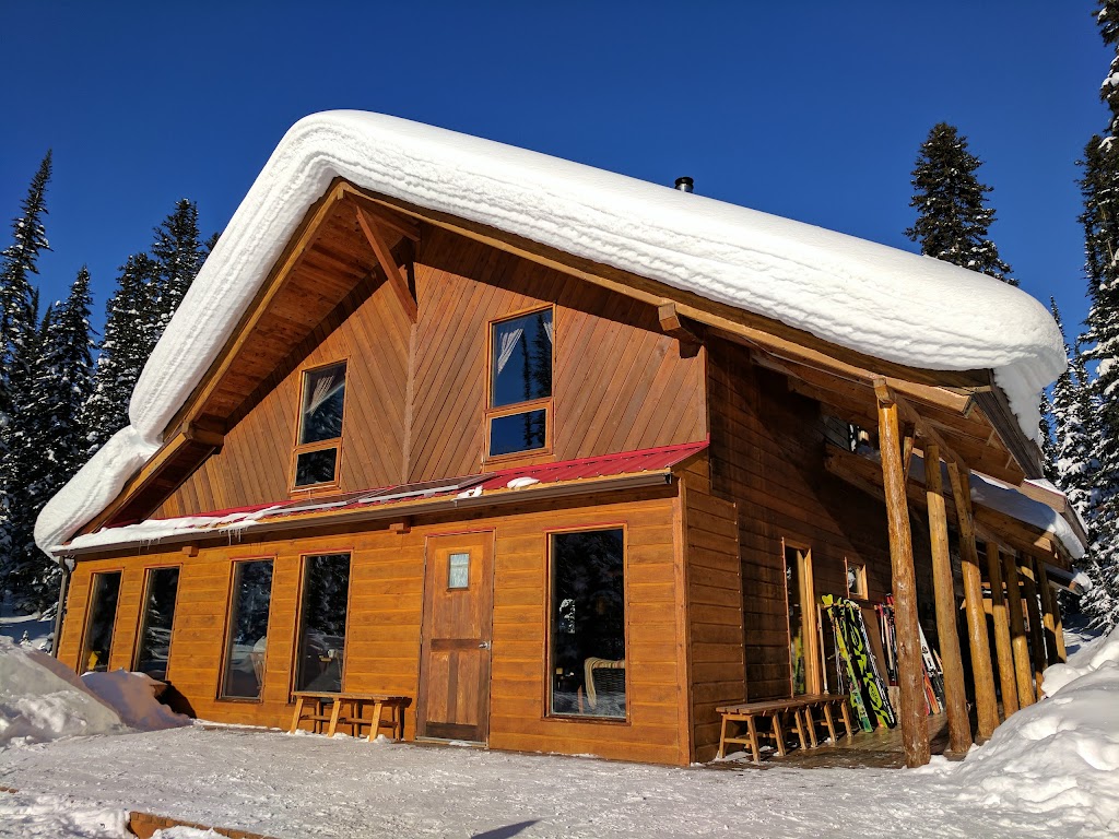 Mistaya Lodge | #1 WildCat Creek, Columbia-Shuswap, BC V0A 1H0, Canada | Phone: (250) 344-6689