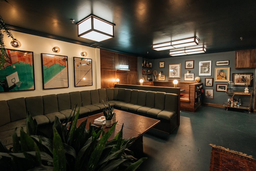 Studio Sophomore | 136 Geary Ave #213, Toronto, ON M6H 4H1, Canada | Phone: (647) 696-6660