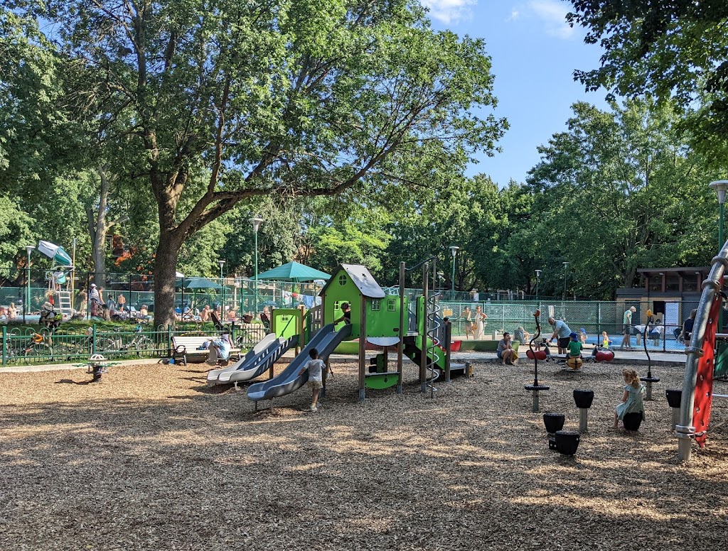 John F.-Kennedy Park | Av. Ducharme, Montréal, QC H2V 3N5, Canada | Phone: (514) 872-0311