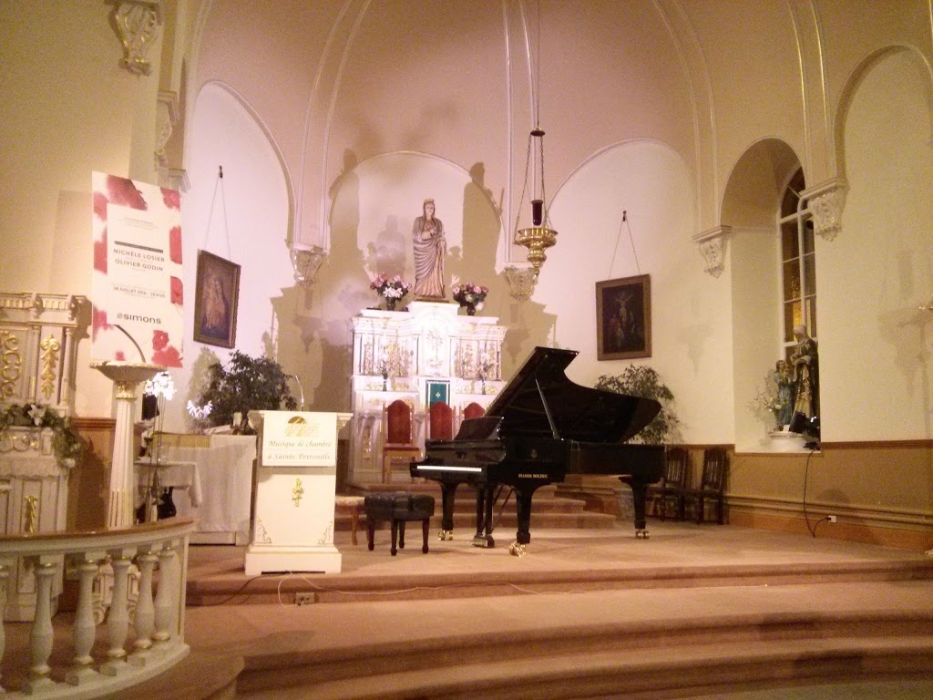 Sainte-Pétronille Church | 21 Chemin de lÉglise, Sainte-Pétronille, QC G0A 4C0, Canada | Phone: (418) 828-2656