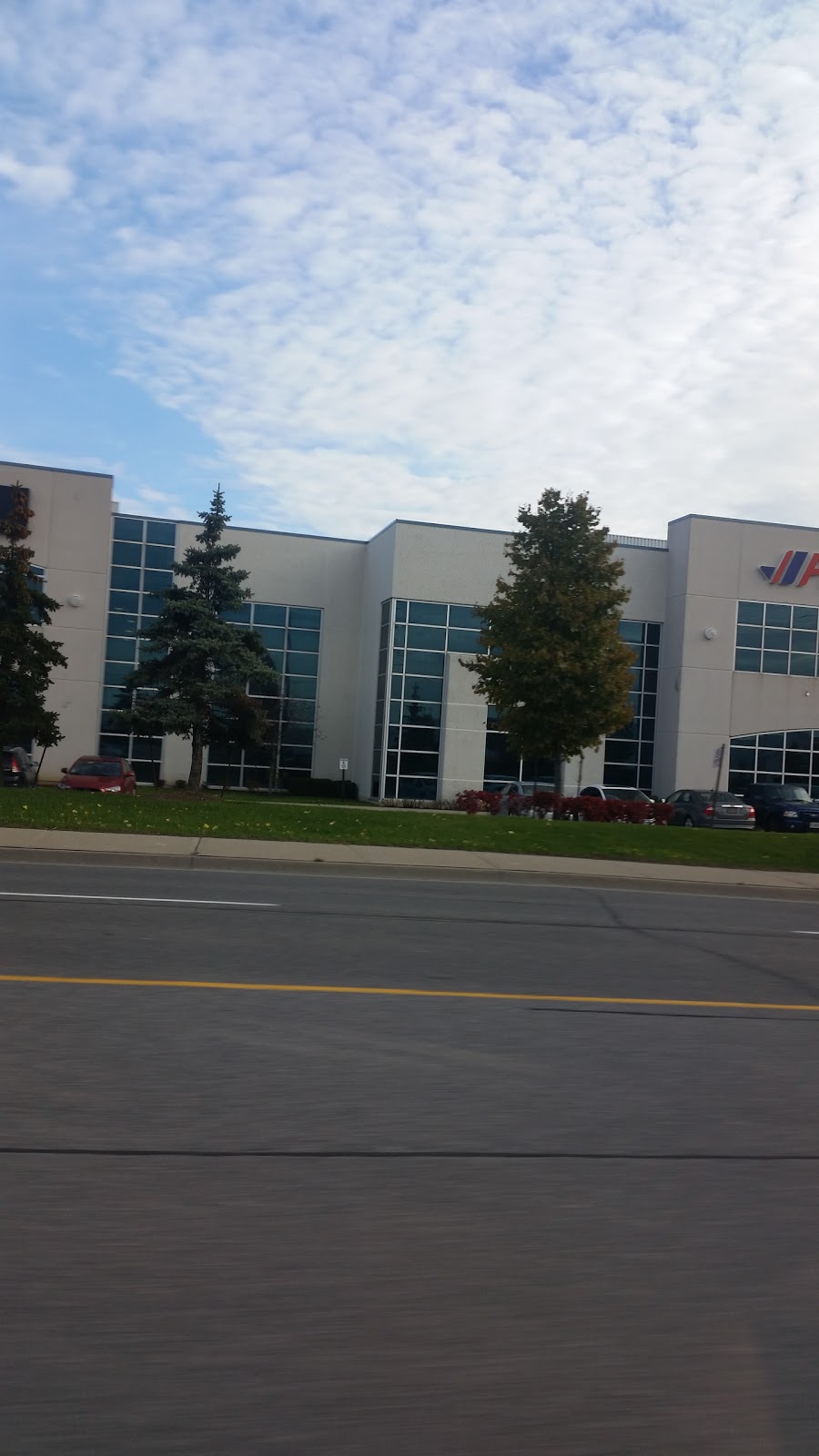 Purolator | point of interest | 7111 Kennedy Rd, Mississauga, ON L5S 2A5, Canada | 8887447123 OR +1 888-744-7123