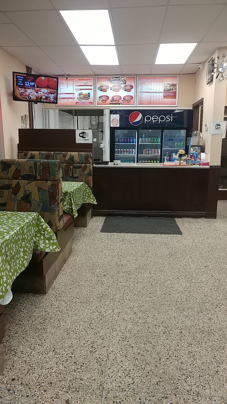 Toujours Deux Pizzas 2000 | 6385 3e Av E, Québec, QC G1H 3K9, Canada | Phone: (418) 621-5001