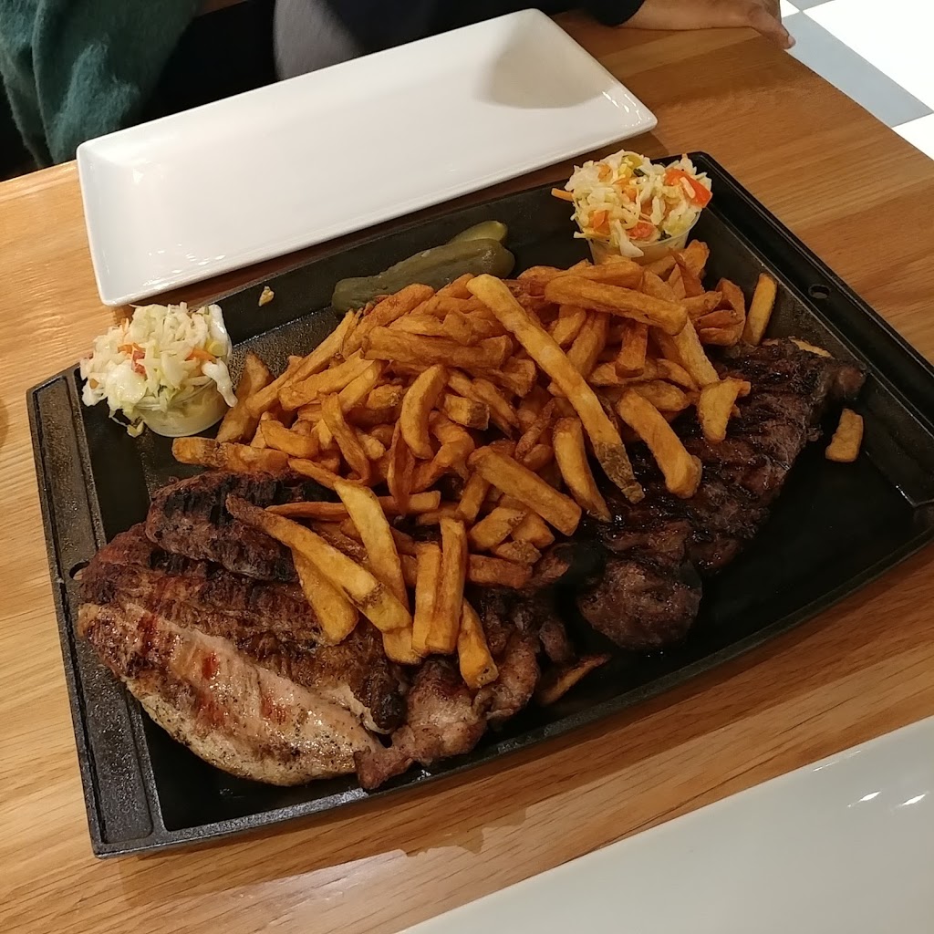 Veras Burger Shack | 1821 Robertson Rd, Nepean, ON K2H 8X3, Canada | Phone: (613) 829-9133