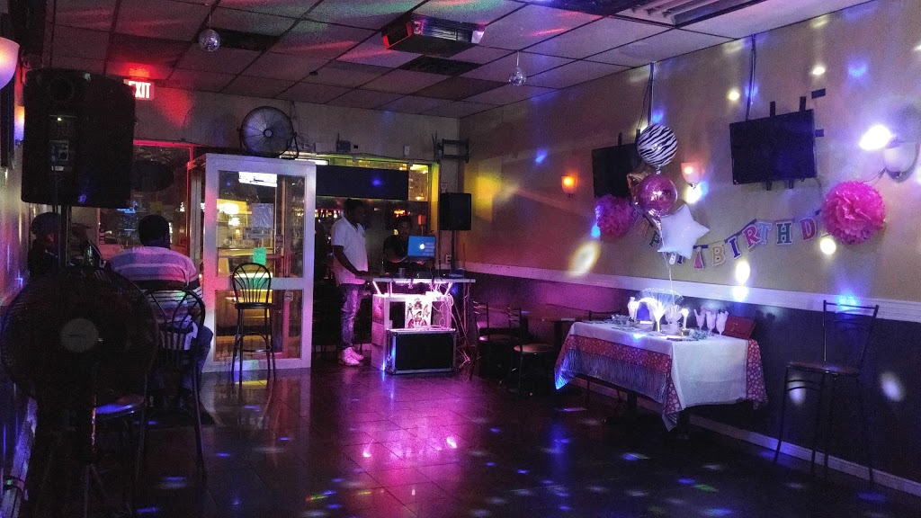 Which Is Right Restaurant & Sports Bar | 210 Markham Rd, Scarborough, ON M1J 3C2, Canada | Phone: (416) 551-4208