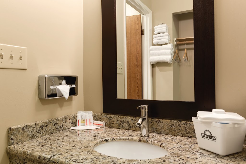 Days Inn by Wyndham Nanaimo | 809 Island Hwy, Nanaimo, BC V9R 5K1, Canada | Phone: (250) 980-3925