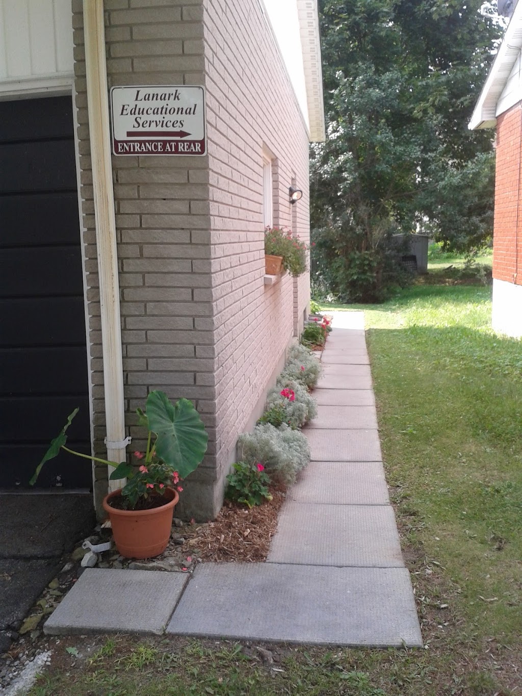 Lanark Educational Services | 28 Napoleon St, Carleton Place, ON K7C 2X6, Canada | Phone: (613) 257-9352