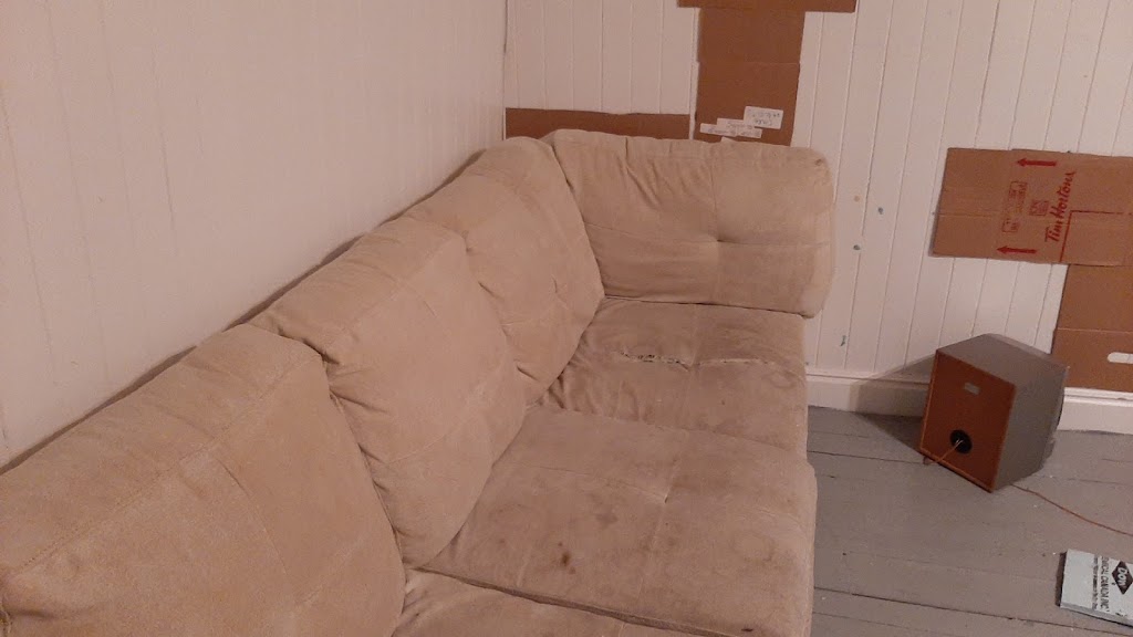 Divan de Tremplin | 212 4e Avenue Painchaud, La Pocatière, QC G0R 1Z0, Canada | Phone: (418) 291-8722