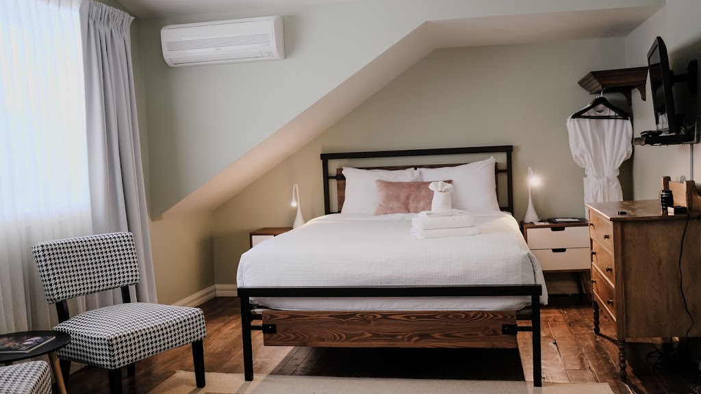 Domaine Belle Plage | 192 Rue-Sainte Anne, Baie-Saint-Paul, QC G3Z 1P8, Canada | Phone: (418) 435-3321