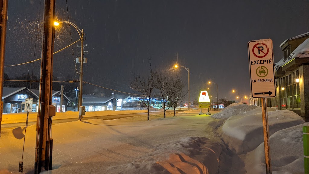 Circuit électrique Charging Station | 725 Chem. Jean-Adam, Saint-Sauveur, QC J0R 1R3, Canada | Phone: (800) 686-9243