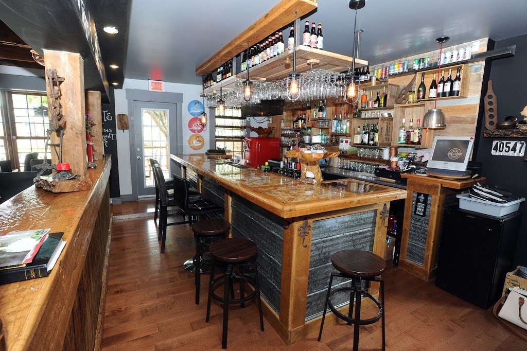 Restaurant Le Vieux Saint-Mathias | 284 Chemin des Patriotes, Saint-Mathias-sur-Richelieu, QC J3L 6A3, Canada | Phone: (450) 658-5613