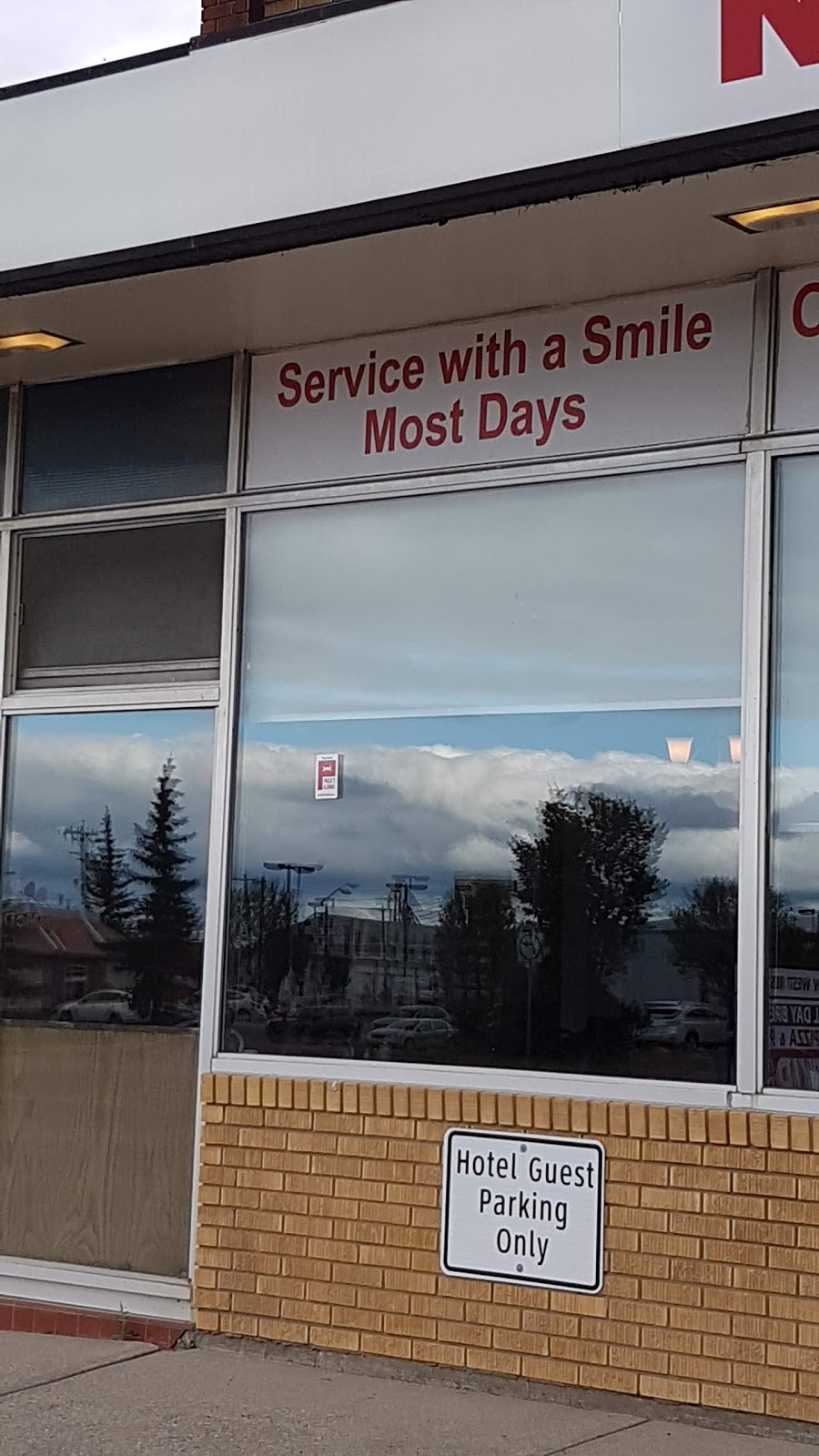 New West Restaurant | 15025 111 Ave NW, Edmonton, AB T5M 2P8, Canada | Phone: (780) 483-8984