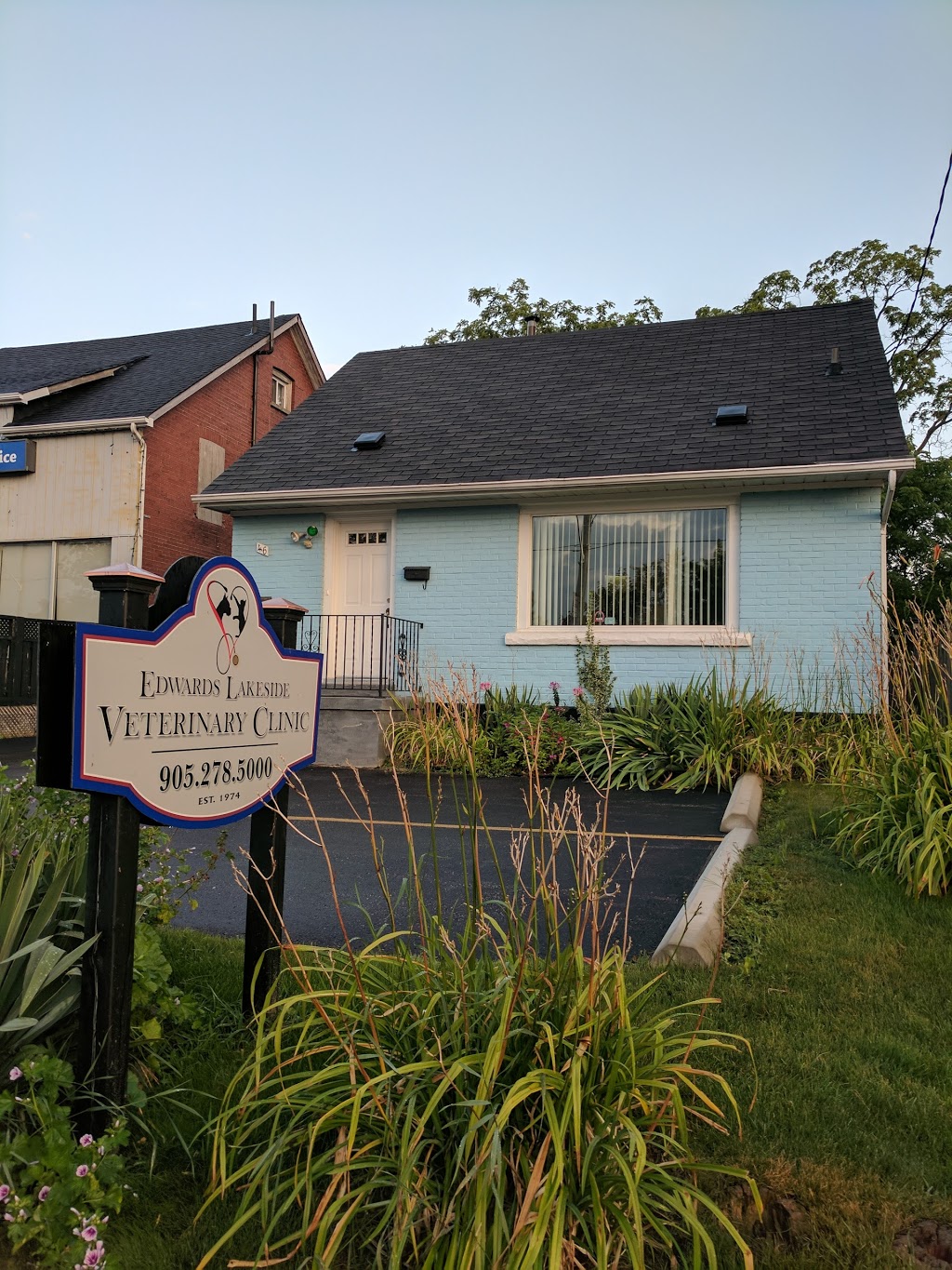 Edwards Lakeside Veterinary Clinic | 46 Port St E, Mississauga, ON L5G 1C1, Canada | Phone: (905) 278-5000
