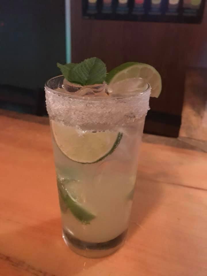 Bar L’Évasion | 394 Rue St Étienne, La Malbaie, QC G5A 1S8, Canada | Phone: (418) 665-3535
