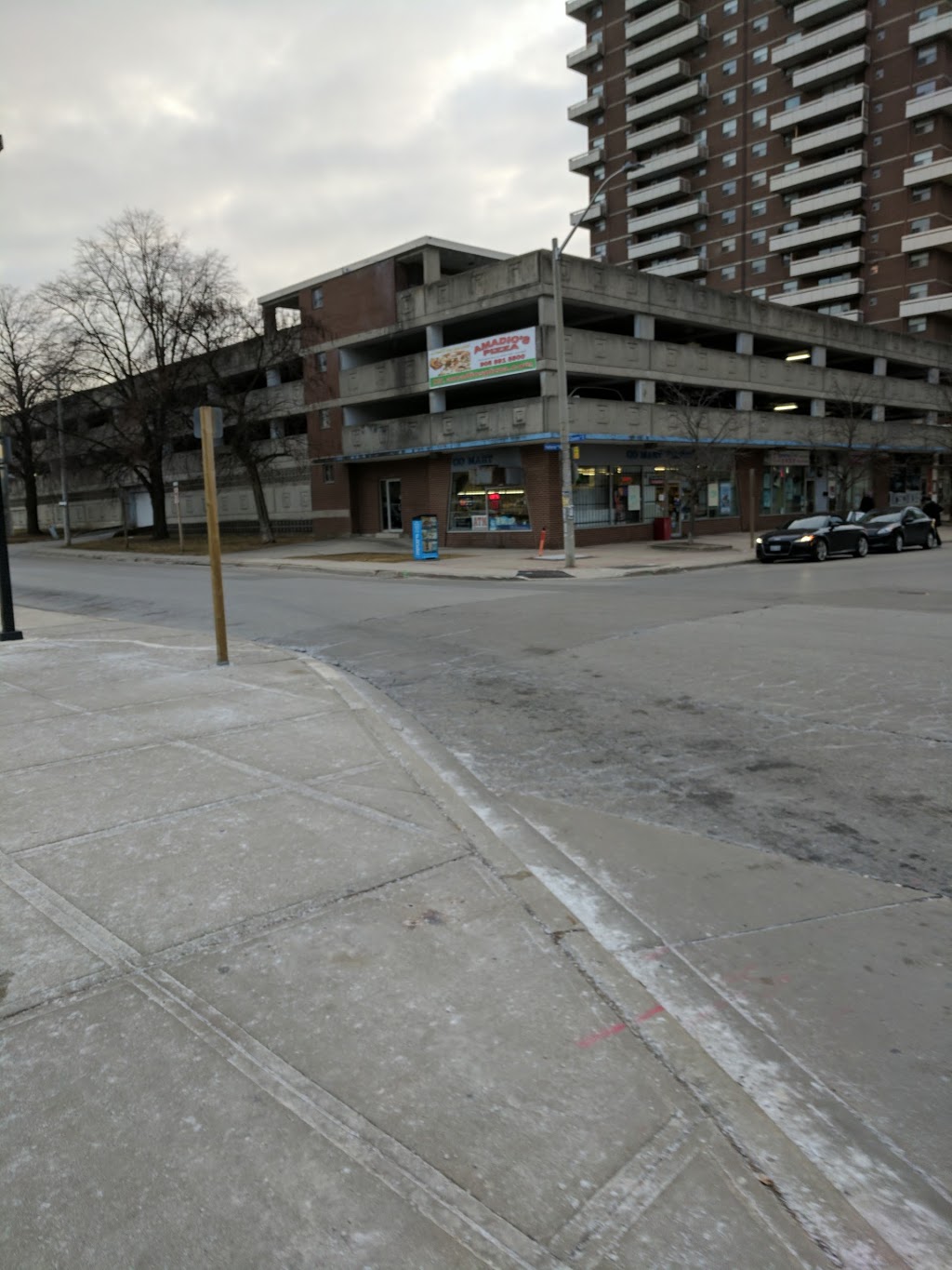 Go Mart | 31 Helene St N, Mississauga, ON L5G 3B6, Canada | Phone: (905) 278-6613