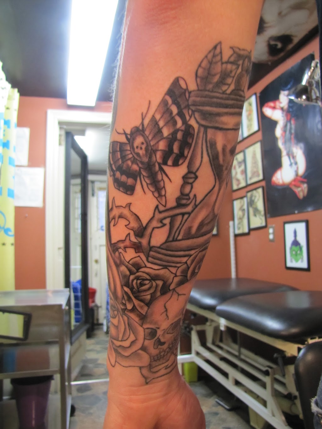 Two Trolls Tattoo Den | 1 King St E, Dundas, ON L9H 1B7, Canada | Phone: (289) 238-9861