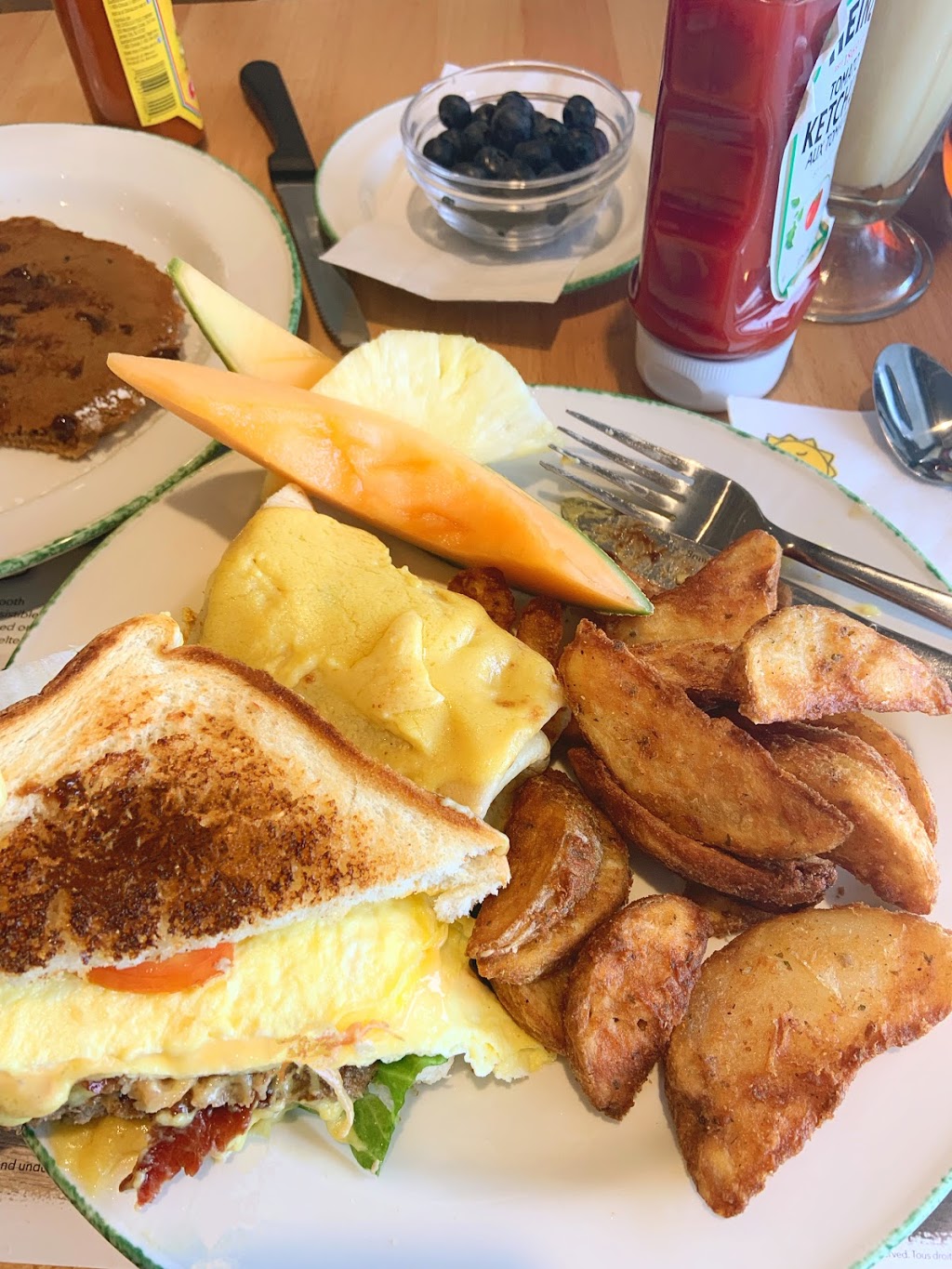 Cora Breakfast and Lunch | 845 Dakota St Unit 30, Winnipeg, MB R2M 5M3, Canada | Phone: (204) 219-8880