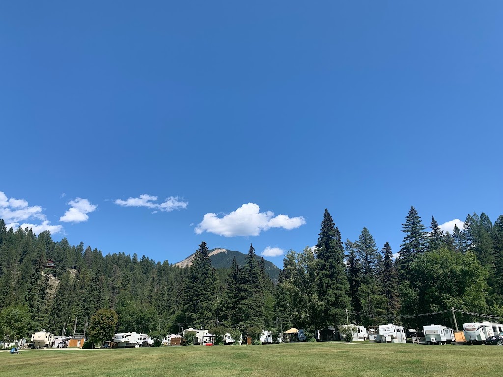 Spur Valley Golf Resort | 4825 Luxor Station Rd, Edgewater, BC V0A 1E0, Canada | Phone: (250) 347-6500