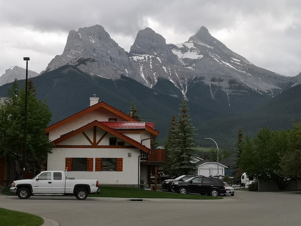 B&B Monarch | 317 Canyon Close, Canmore, AB T1W 1H4, Canada | Phone: (403) 678-0500