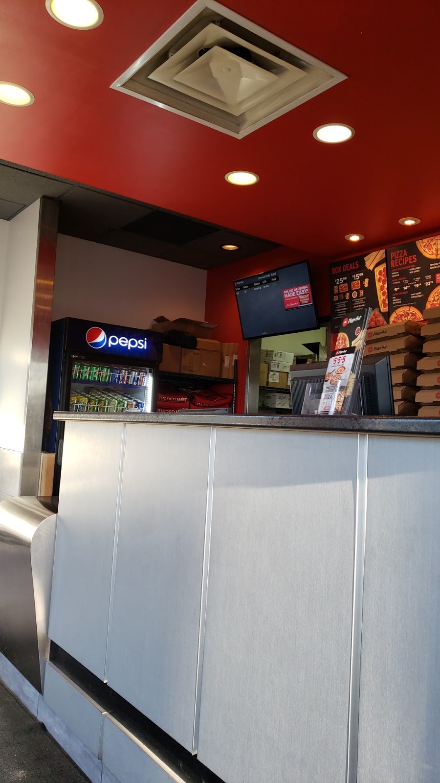 Pizza Hut | 11 Hidden Creek Dr NW #303, Calgary, AB T3A 6K6, Canada | Phone: (403) 310-1010
