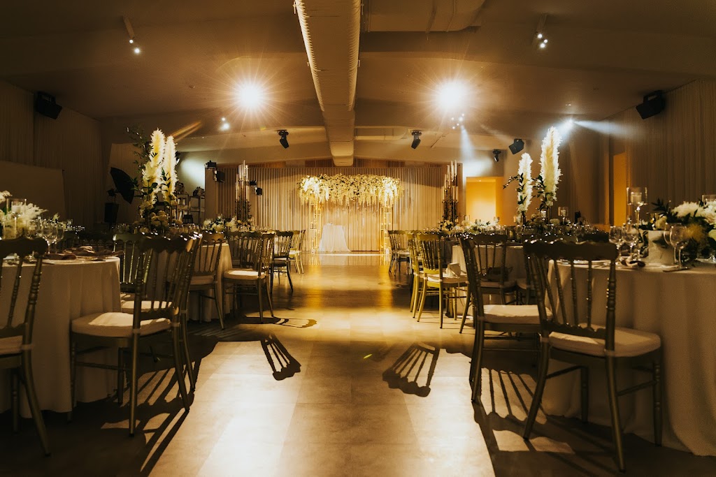Le Andover | 5870 Av. Andover, Mont-Royal, QC H4T 1H4, Canada | Phone: (514) 344-3936